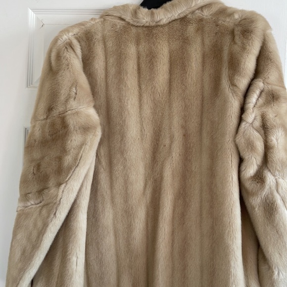 Faux fur coat - Picture 4 of 6